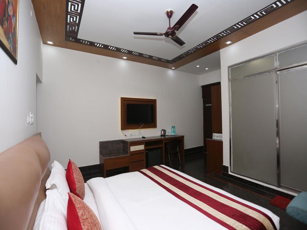 Oyo 10448 Green View Home Stay Dehradun Exterior photo